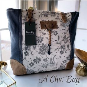 Last 1 NWT Myra Bag Floral Key Tote Bag